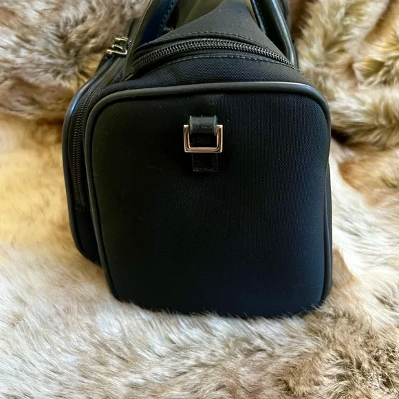 💄 Gucci Black Nylon Toiletry / Travel Bag - Picture 6 of 9